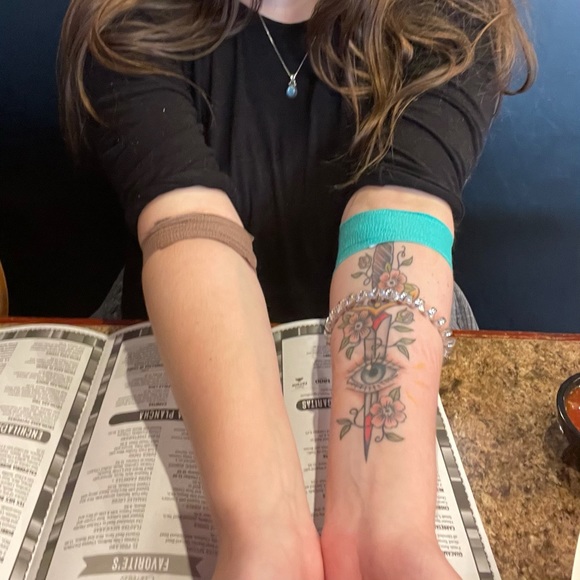 Thyroid Cancer Diagnosis—Shop my closet in support - Picture 3 of 7